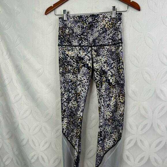 Lululemon Wunder Under Crop  Scallop Full-On Luxtreme 23"
Floral Size 6 - Picture 7 of 11